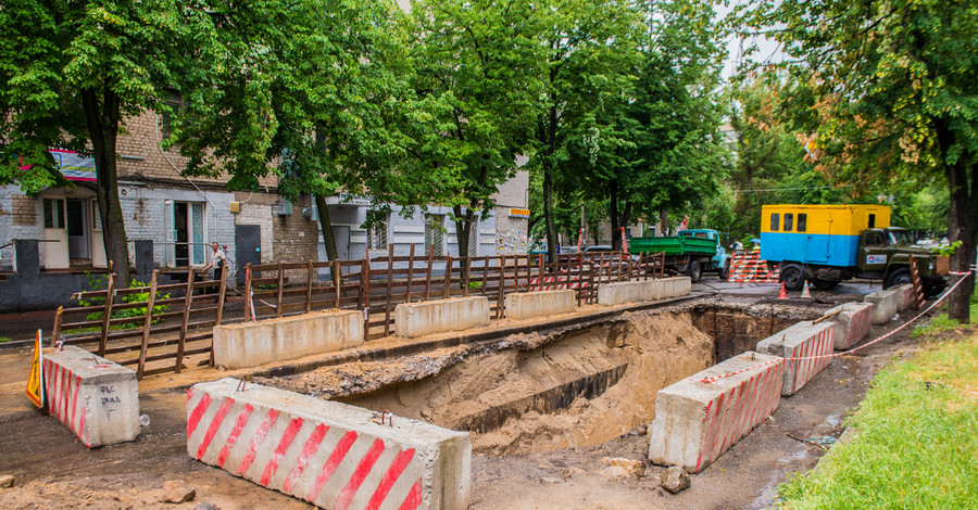 В старой части Запорожья только закрыли одну яму, как вырыли другую
