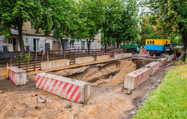 В старой части Запорожья только закрыли одну яму, как вырыли другую