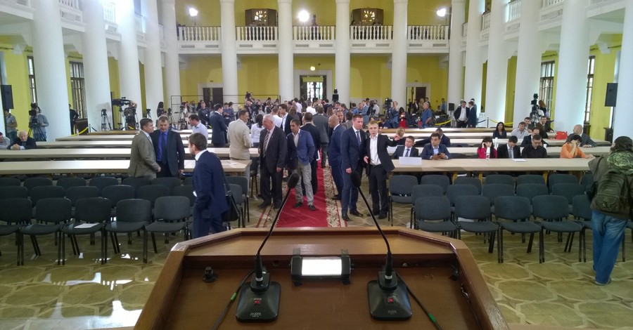 Депутатам Киевсовета выдадут временные удостоверения