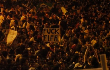 Накануне чемпионата мира в Бразилии протестуют бюджетники, бездомные и индейцы