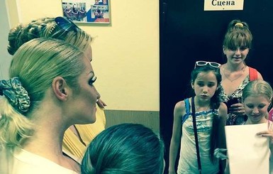 Волочкова продержала детей полтора часа под своей гримеркой
