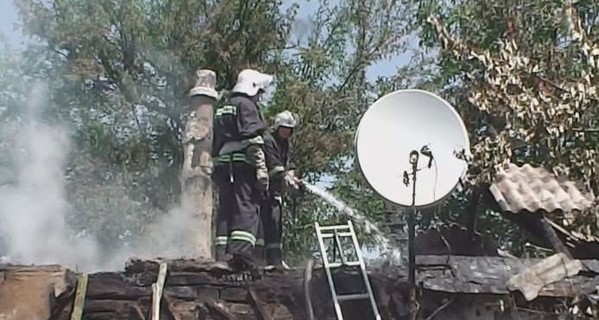 В Черкасской области женщина вынесла из огня четверых детей
