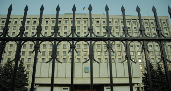 Возле Избиркома взорвался автомобиль как раз во время инаугурации Порошенко