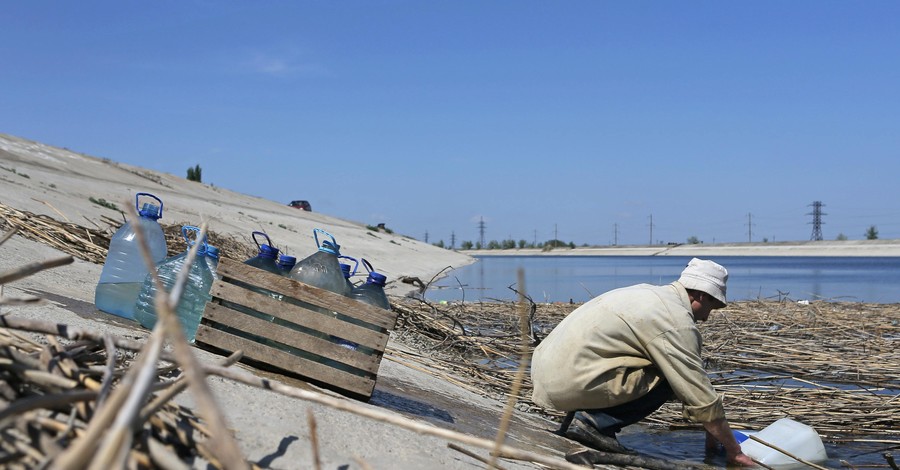В Донецкой области вооруженные люди захватили Карловское водохранилище