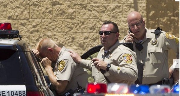 Подробности тройного убийства в Лас-Вегасе: на телах полицейских оставили свастику  