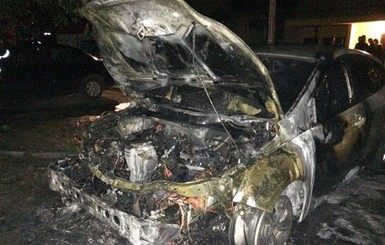 В Киеве за одну ночь сожгли четыре автомобиля