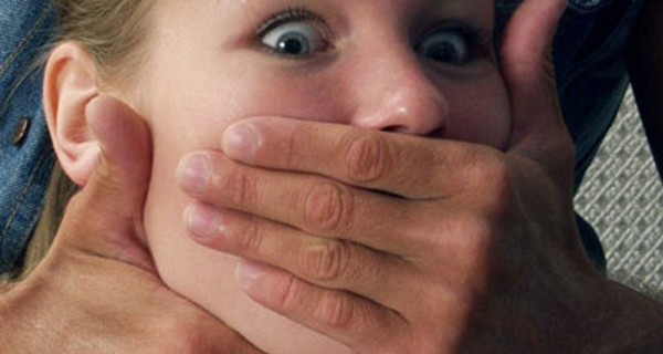 В Николаеве девушку ограбили и изнасиловали