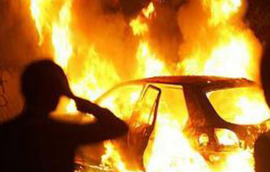 В Киеве снова сгорели два автомобиля
