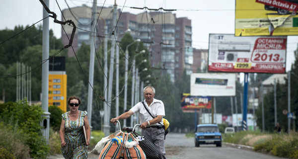 Из Донбасса люди бегут даже на велосипедах