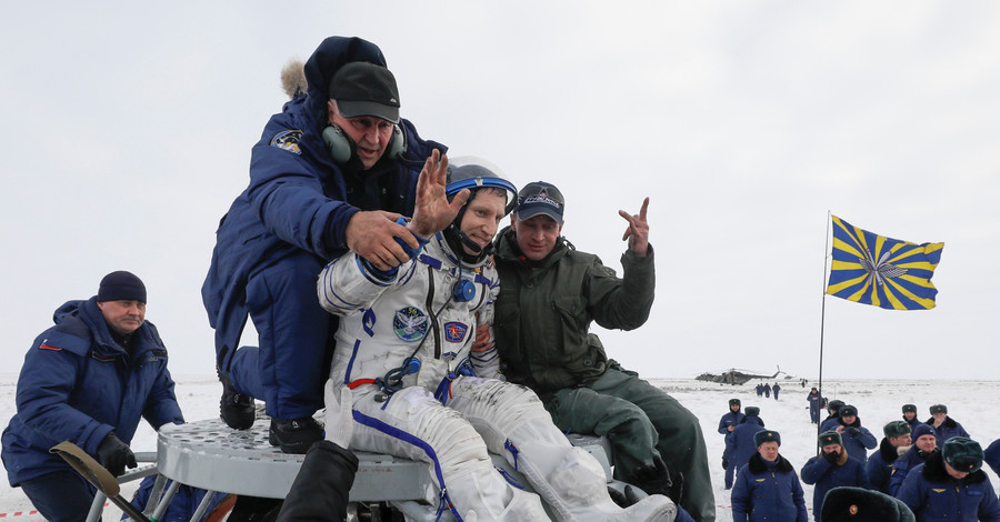 Экипаж МКС на Земле