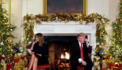 Президент США с супругой принял звонки от детей