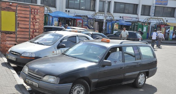 В Запорожье беженцев с Юго-востока такси будут возить бесплатно