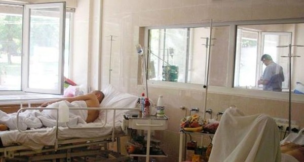В больницы Луганска поступают раненые, среди них – полковник МВД