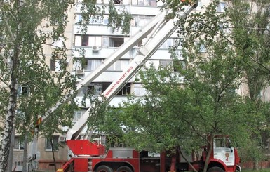Из горящей квартиры трехмесячного малыша спасали через окно на пятом этаже 