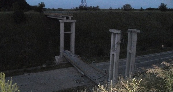 Соцсети: В Луганске взорван пешеходный мост возле Станицы Луганской