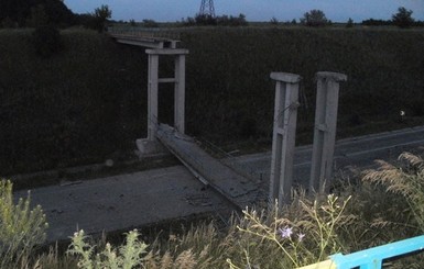 Соцсети: В Луганске взорван пешеходный мост возле Станицы Луганской