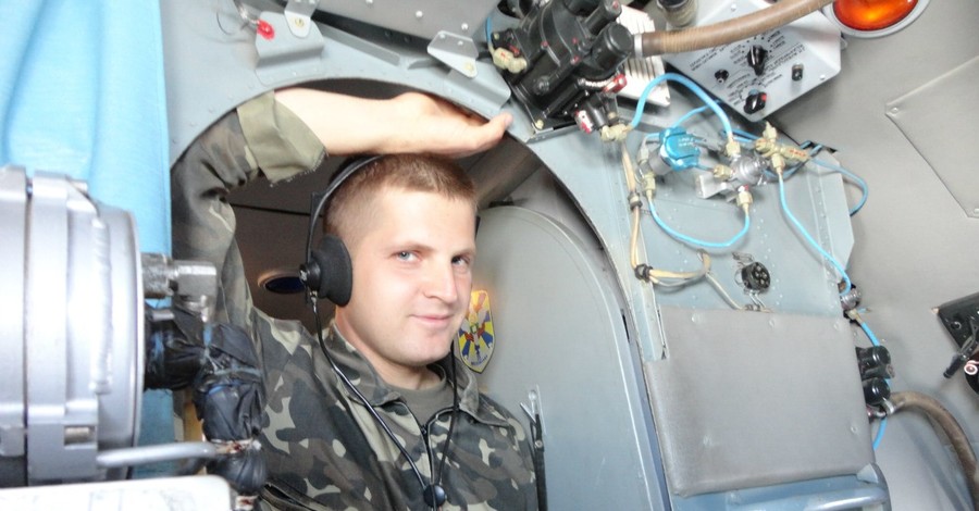 Погибший в самолете над Луганском радист Виктор Ментус пошел по стопам отца