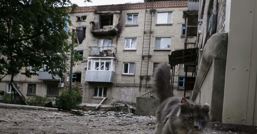 В Луганске снова стрельба: от взрывов у горожан дрожали стекла и мебель