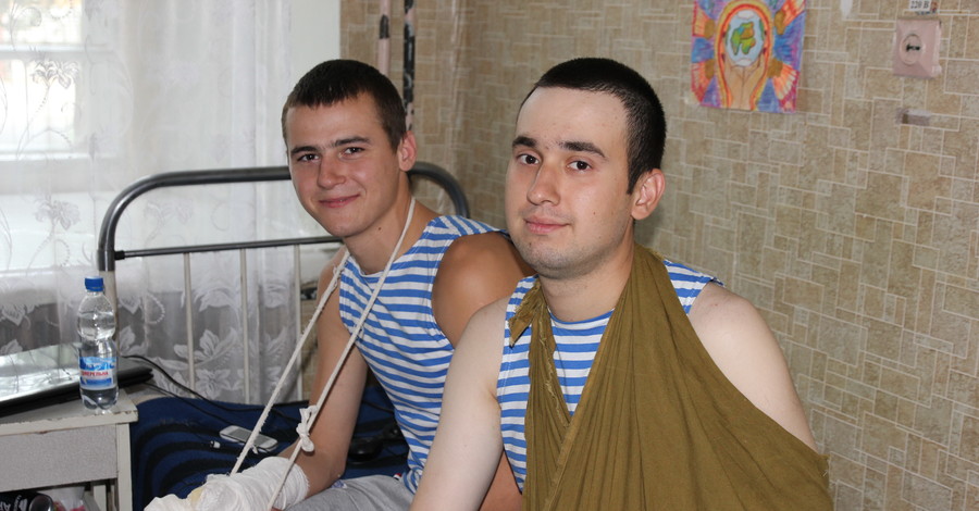 Раненые из днепропетровского военного госпиталя: 