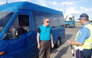 В Черкасской области пьяный водитель вез детей на экскурсию