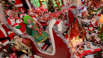 72-летняя британка начинает украшать свой дом к Новогодним праздникам еще в августе