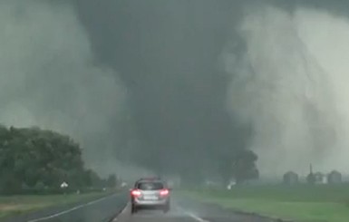 Два огромных торнадо пронеслись по США, погибли люди