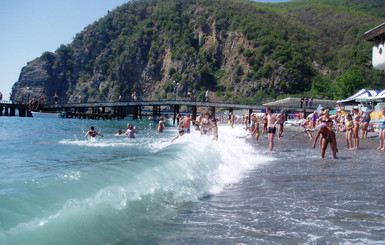 Веб-камеры Крыма показывают: туристов мало, но отдыхать на пляжах стало комфортнее
