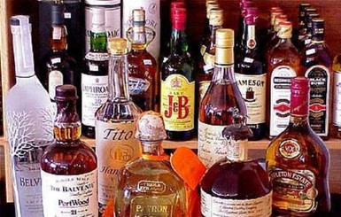 В Киеве нашли 900 бутылок поддельного элитного алкоголя