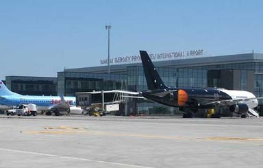 У аэропортов Донецка, Луганска и Мариуполя отобрали сертификаты