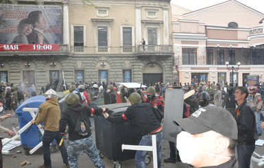 Одесская милиция подозревает в трагедии 2 мая более сотни человек