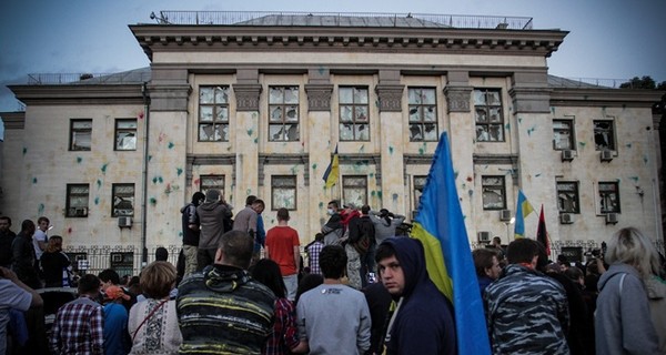 В Киеве снова пикетируют посольство России