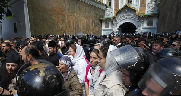 Беспорядки под Киево-Печерской Лаврой: как это было