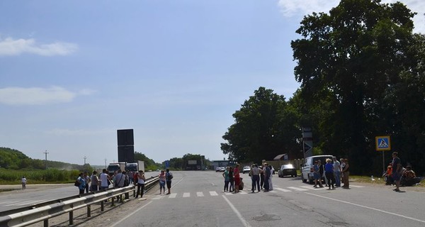 В Черновцах матери и жены воюют за своих мужчин 