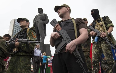 В Донецке задумались о прекращении огня, а в Луганске собираются воевать до конца 