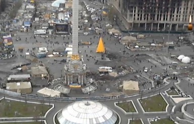 На Майдане горели баррикады