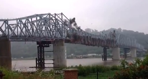 Из-за подрыва моста в Запорожской области поезда пустили в обход