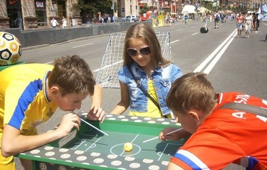 День молодежи в Харькове отметят спасением утопающих и росписью хной