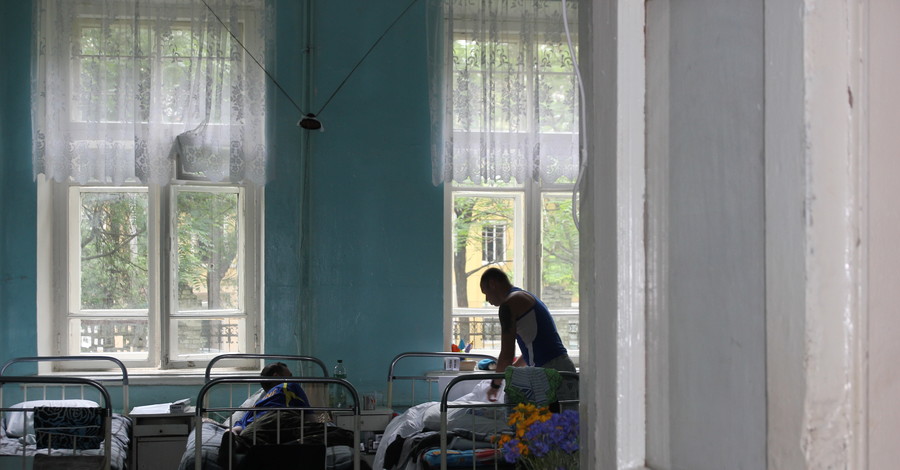 В Днепропетровский военный госпиталь продолжают прибывать раненые