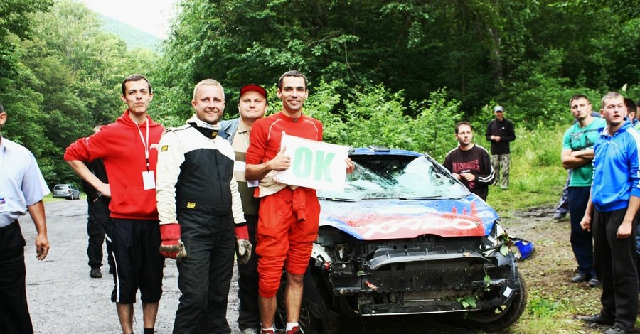 Харьковские гонщики слетели в пропасть и чудом остались живы