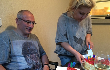 Михаил Ходорковский показал свой праздничный торт