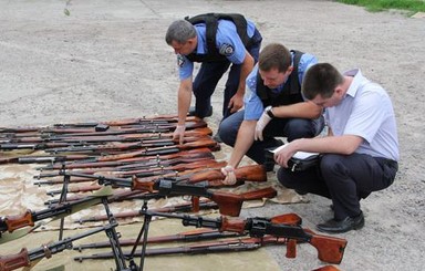 В Чернигове у местного жителя отобрали целый арсенал оружия