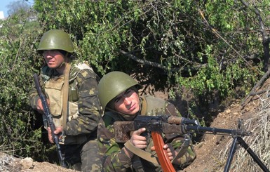 Двое военных получили ранения после обстрела блокпоста под Славянском