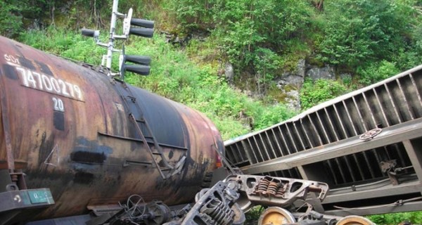 В Черкасской области с рельс сошел поезд со сжиженным газом