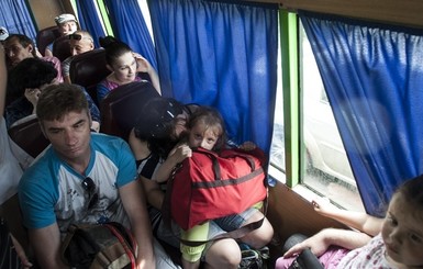 ГСЧС официально: из зоны АТО вывезли 25 тысяч беженцев