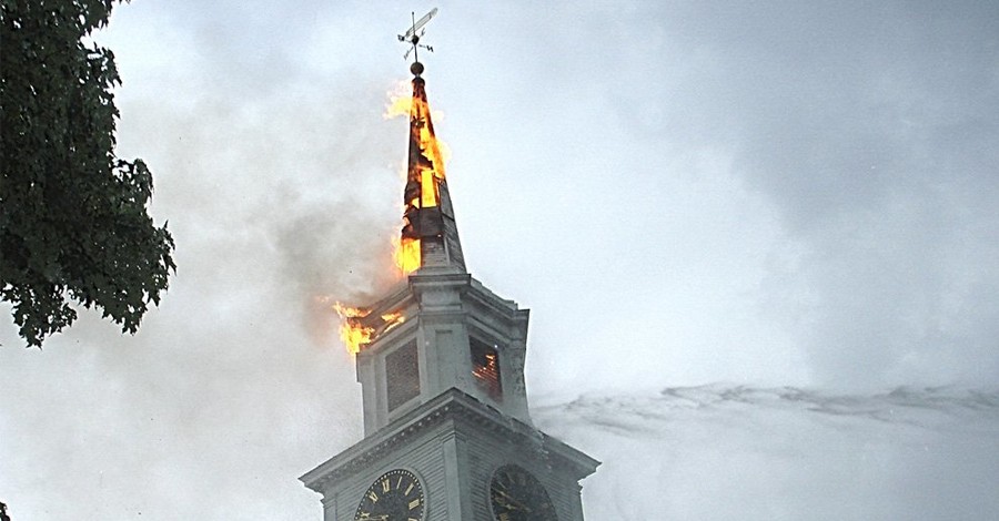 В Черкасской области от удара молнии сгорела церковь
