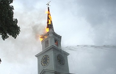 В Черкасской области от удара молнии сгорела церковь