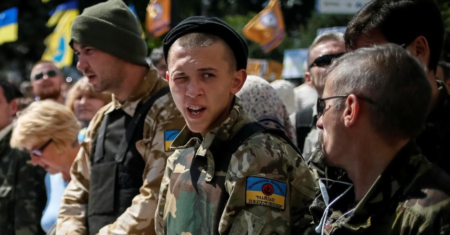 Аваков пригрозил киевским активистам военными, которые вернутся с АТО