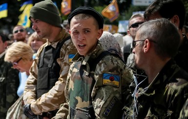 Аваков пригрозил киевским активистам военными, которые вернутся с АТО