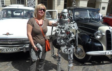 Львовский механик смастерил робота из автозапчастей