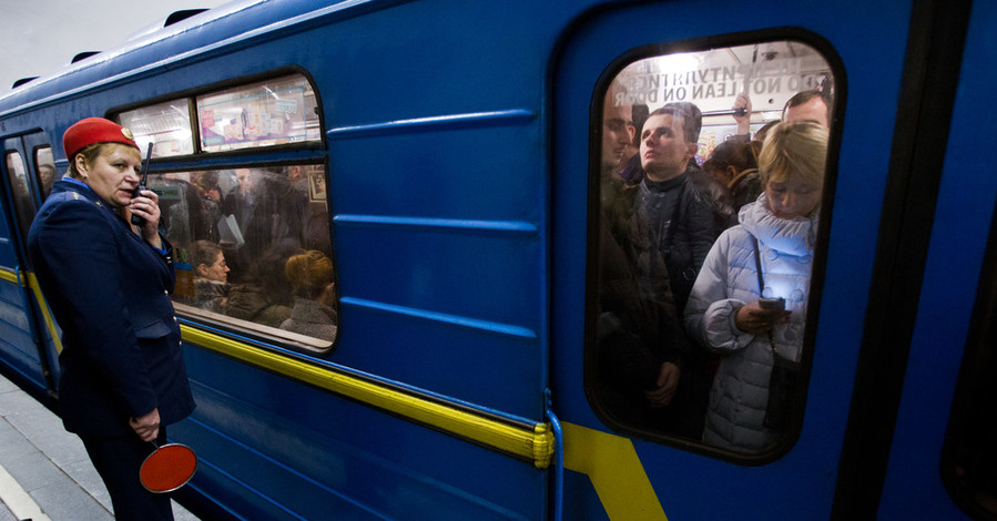 В Харьковском метро ищут бомбу
